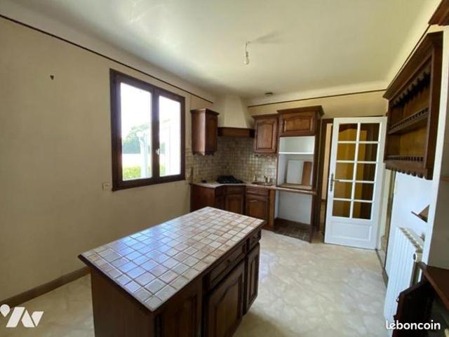 Maison vente à Laval, Saint-pierre-la-cour