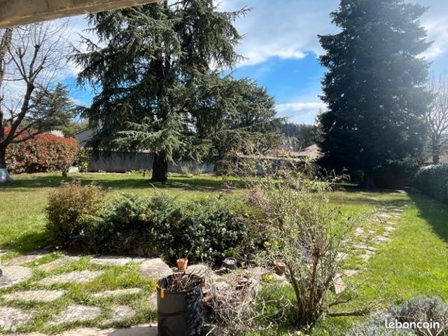 Maison vente à Saint-Étienne, L'etrat
