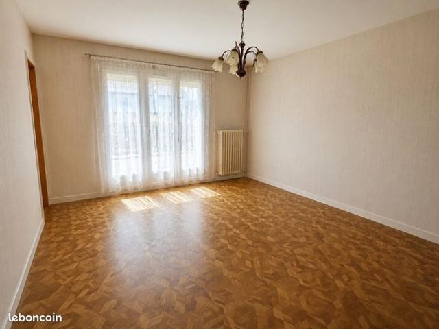Maison vente à La Châtre, Montgivray