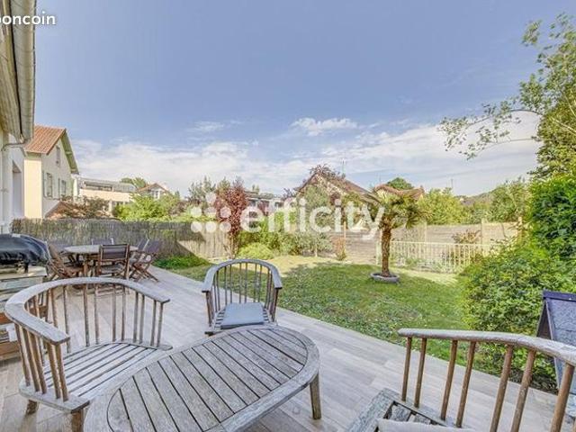 Maison vente à Garches, Hauts-de-Seine