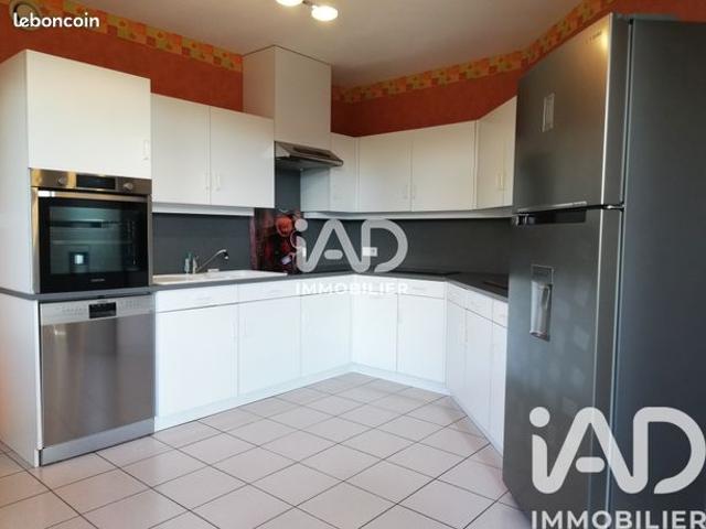 Maison vente à Laval, L'huisserie