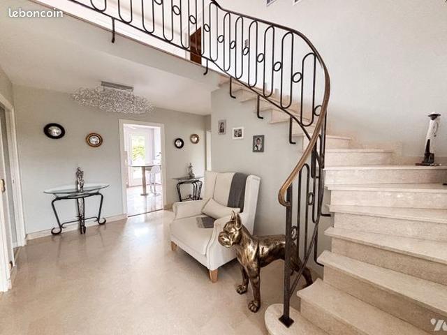 Maison vente à Fontainebleau, Ville-saint-jacques