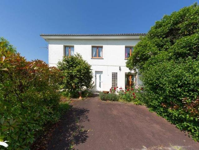 Maison vente à Mombrier, Au Castaing