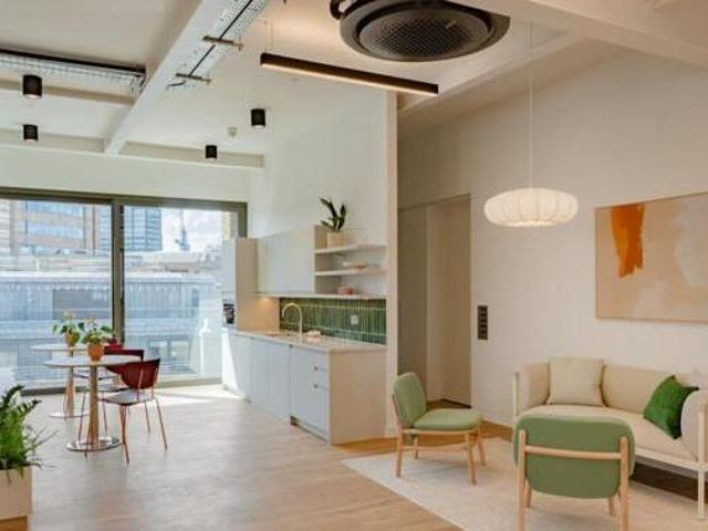 House for sale in Bishopsgate, Greater London
