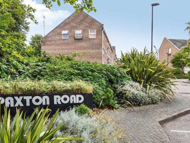 Studio for rent in London Borough of Lewisham, Bell Green