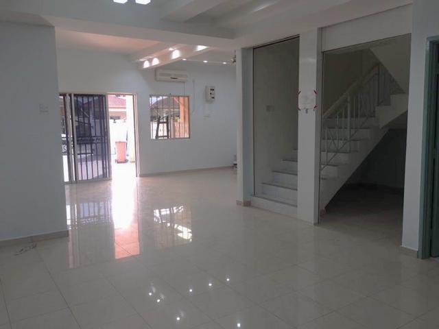 Terraced House for sale in Malaka