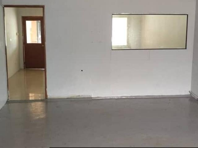 Shop for rent in Malaka