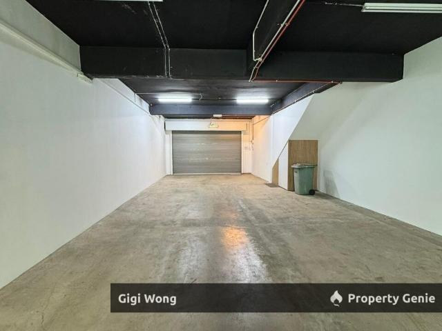 Shop Office for rent in Malaka