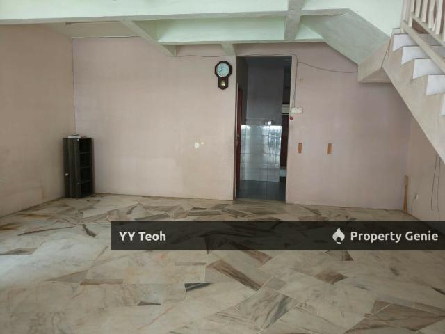 Terraced House for sale in Malaka
