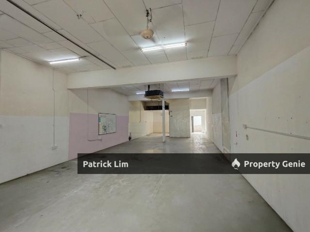 Shop for rent in Malaka