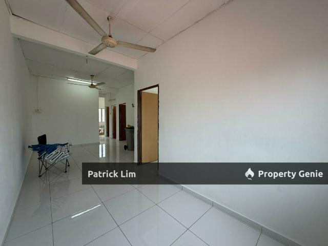 Townhouse for sale in Malaka