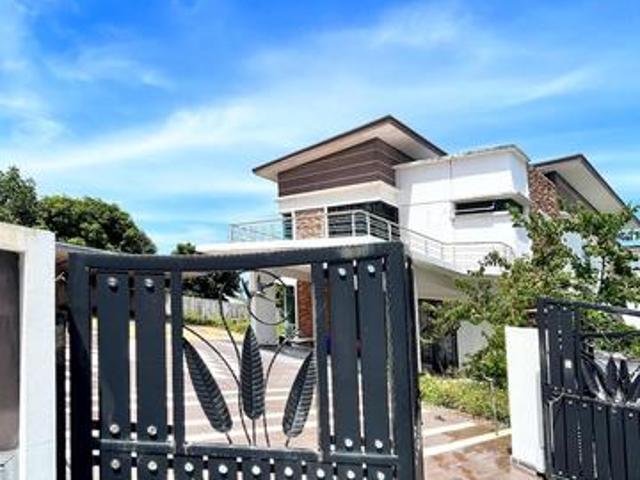 Bungalow for sale in Malaka