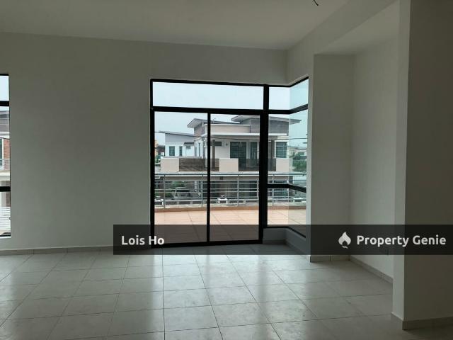 Terraced House for sale in Malaka