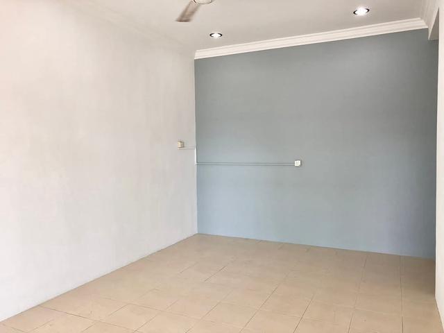 Terraced House for sale in Malaka