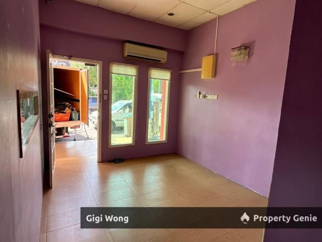 Shop for sale in Malaka