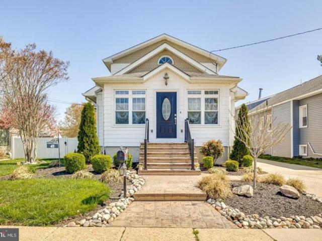 House for sale in Audubon