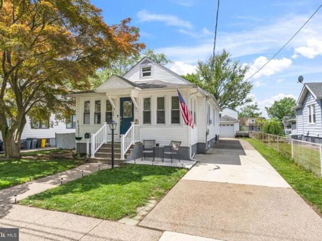 House for sale in Audubon