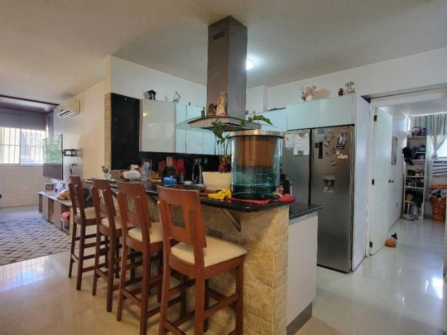 Apartamento en venta en Los Chaguaramos, Caracas
