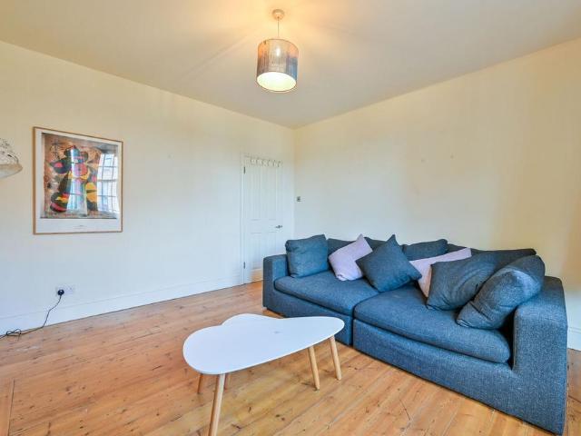 Apartment for rent in Browning Estate, Greater London