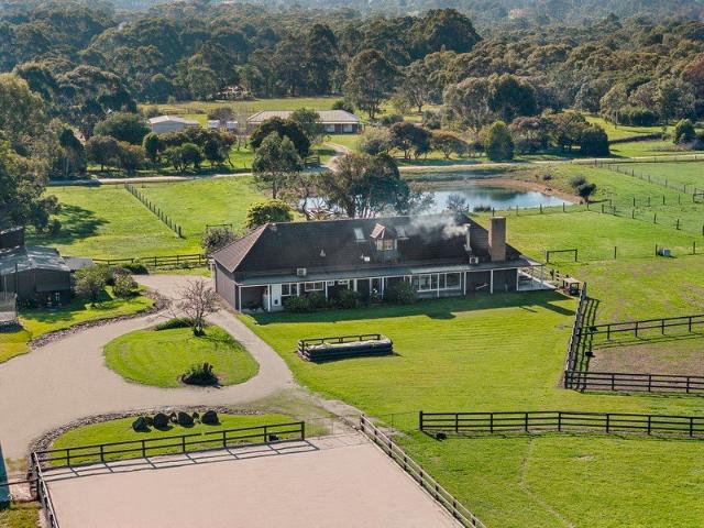 Cottage for sale in Camerons Creek, Victoria
