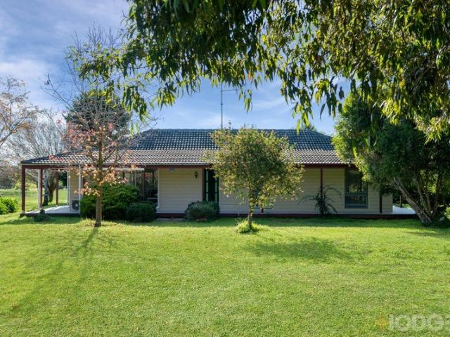 Cottage for sale in Willowmavin, Victoria