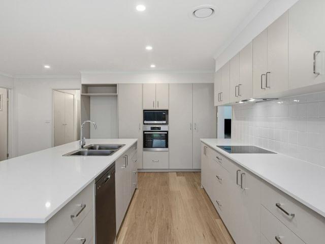 Cottage for sale in Willowmavin, Victoria