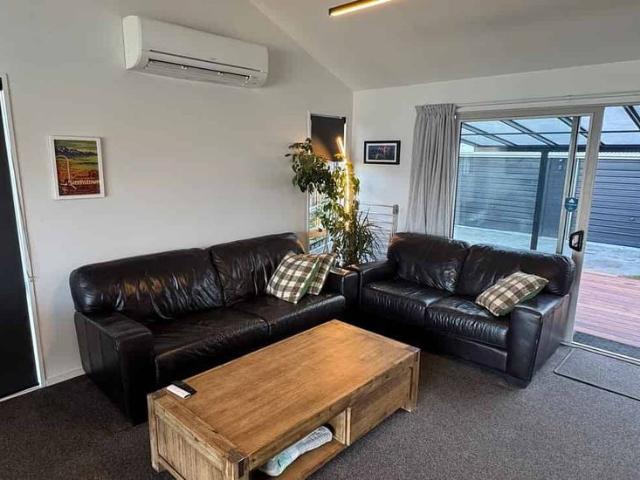 Townhouse for rent in Otakou