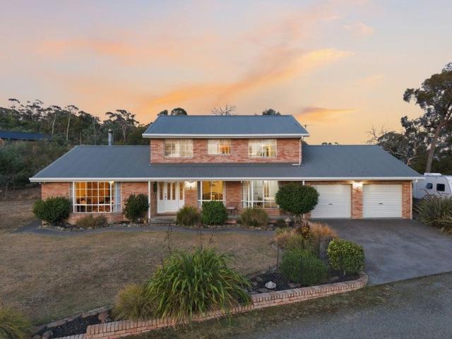 House for sale in Dodges Ferry, Tasmania