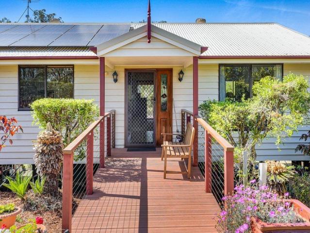 Cottage for sale in Fernvale
