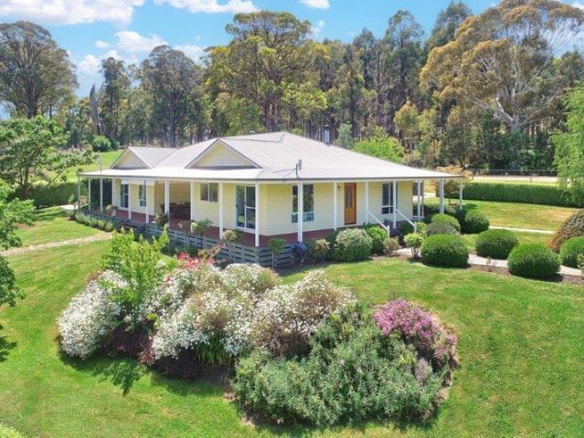 Cottage for rent in Tolmie, Victoria