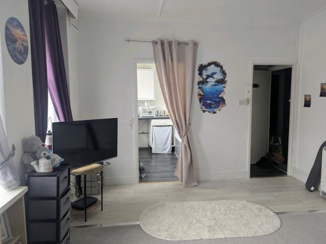 Studio for rent in Cliftonville, Weston-super-Mare