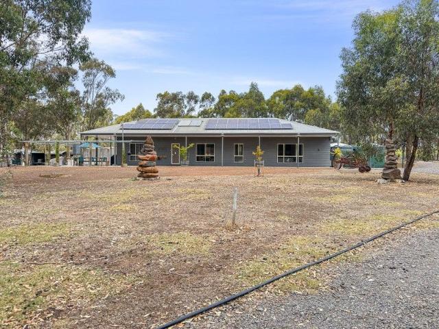 Cottage for sale in Dunolly, Victoria