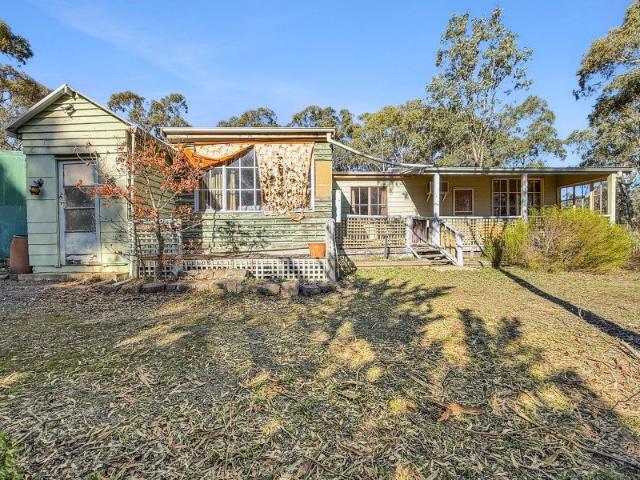 Cottage for sale in Red Lion, Victoria