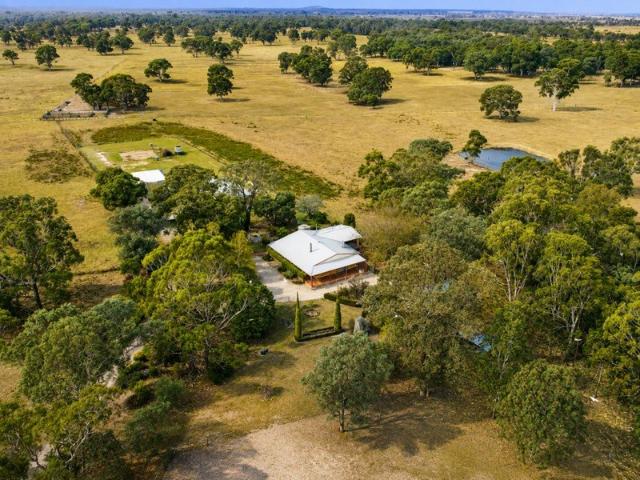 Cottage for sale in Munro, Victoria