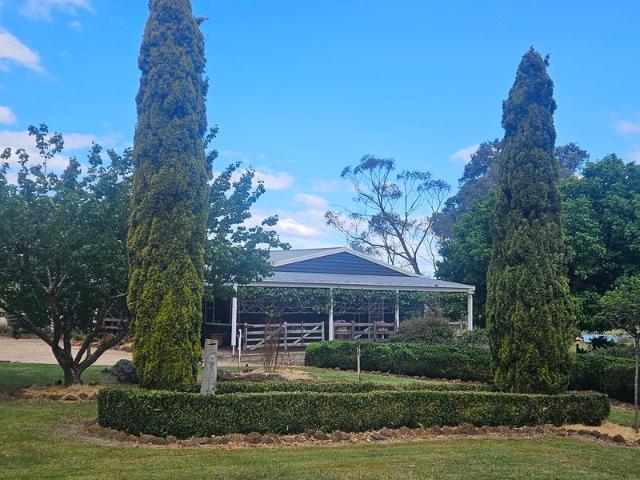 Cottage for sale in Munro, Victoria