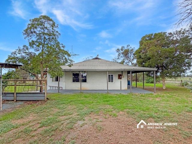 Cottage for sale in Katamatite, Victoria