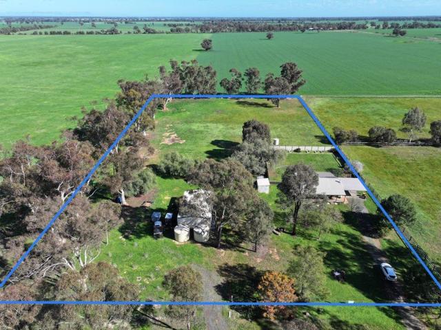 Cottage for sale in Elmore, Victoria