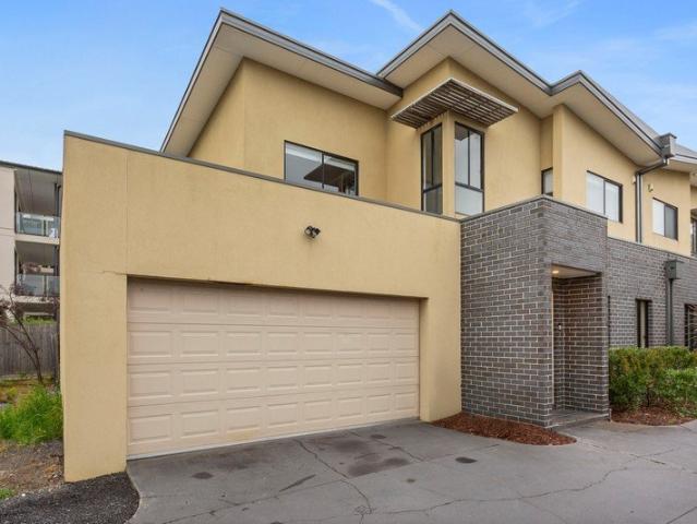 Townhouse for rent in Heidelberg, Melbourne