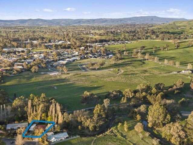 House for sale in Victoria