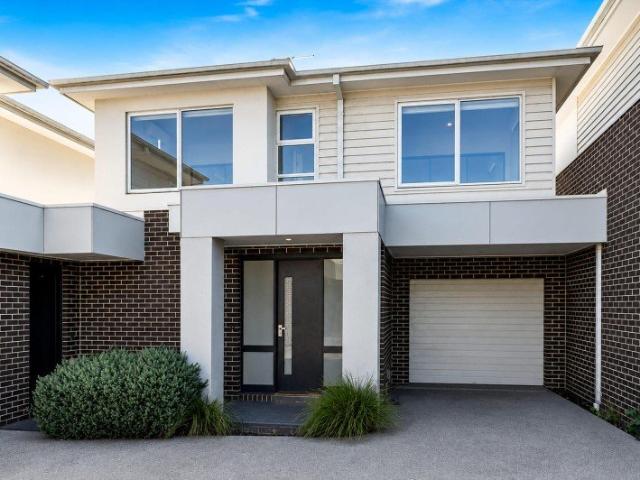 Townhouse for sale in Camerons Creek, Victoria