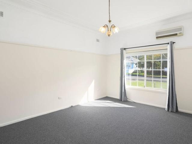 House for rent in Wollongong West, New South Wales
