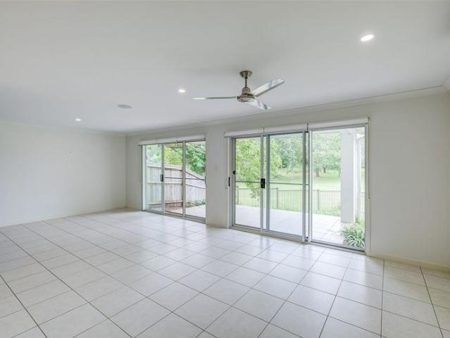 Townhouse for rent in Karana Downs, Greater Brisbane
