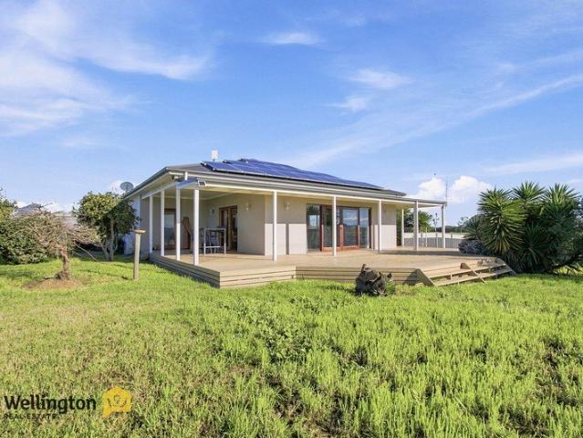 Cottage for sale in Riverslea, Victoria