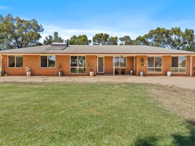 Cottage for sale in Yielima, Victoria