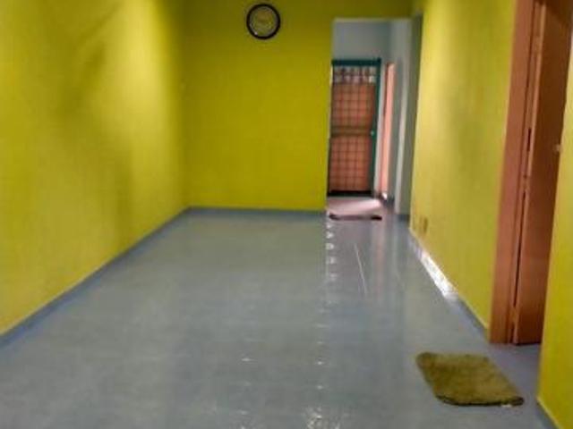 Terraced House for sale in Malaka