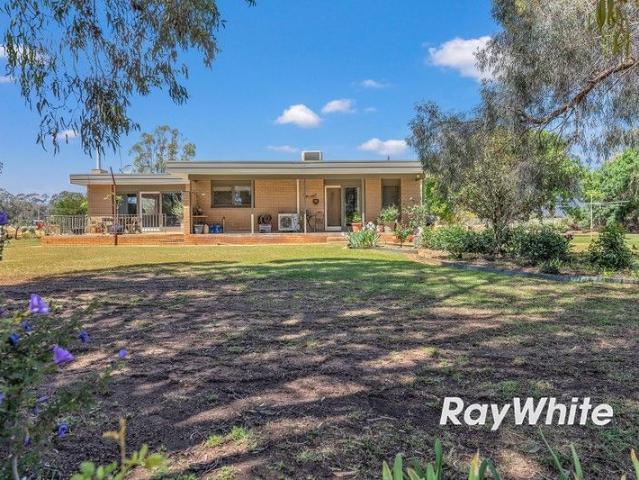 Cottage for sale in Torrumbarry, Victoria