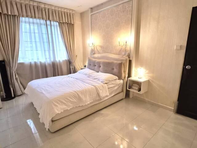 Room for rent in Lorong Chuan, Singapore
