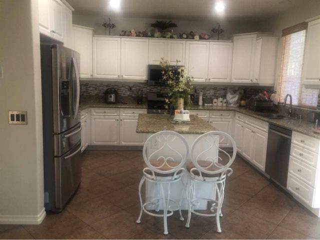 Room for rent in Lake Elsinore, California