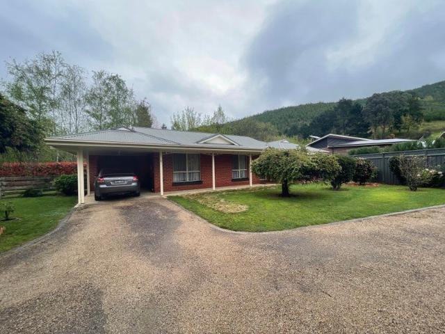 Townhouse for rent in Bright, Victoria