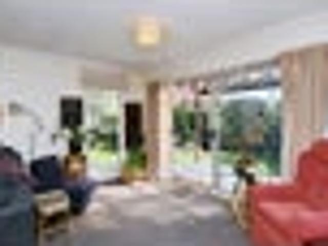 Townhouse for sale in Chaslands, Canterbury
